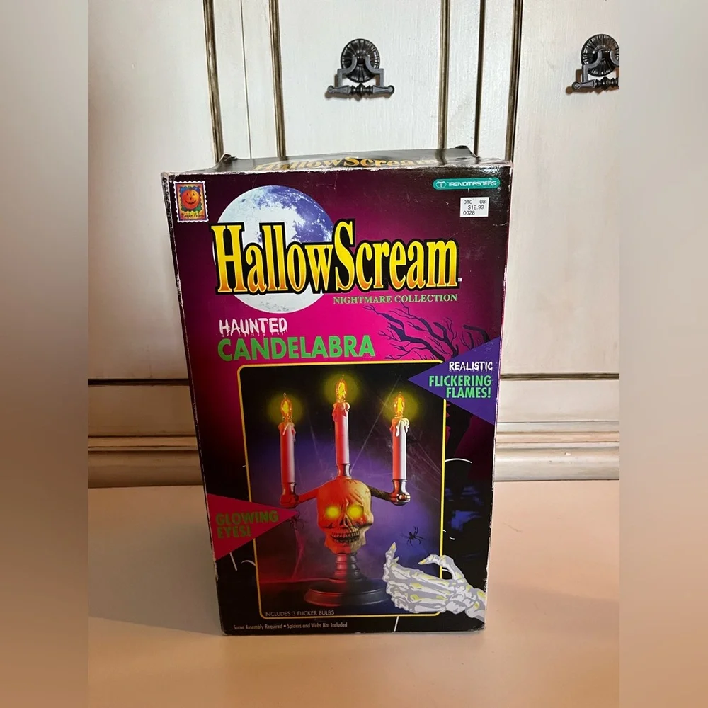 Vintage 1994 HallowScream Haunted Candelabra Skull Flames Glowing Red Eye w/box